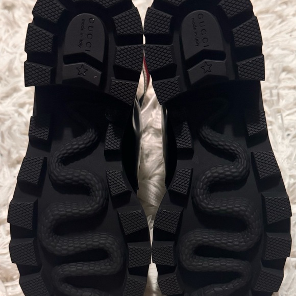 Gucci Sylvie Web Patent Leather Ankle Boot
Heel 55mm - Picture 3 of 11